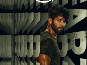 In a get-rich-or-die plot, a struggling fakes artist Sunny (Shahid Kapoor) repurposes his grand father's printing press to churn out counterfeit banknotes.
